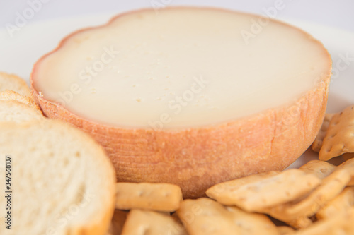 Torta del Casar cheese with reganas and toasts