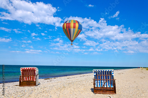 Strand mit Luftballon photo