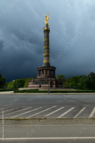 Siegessäule Berlin, Gewitterhimmel, Deutschland photo