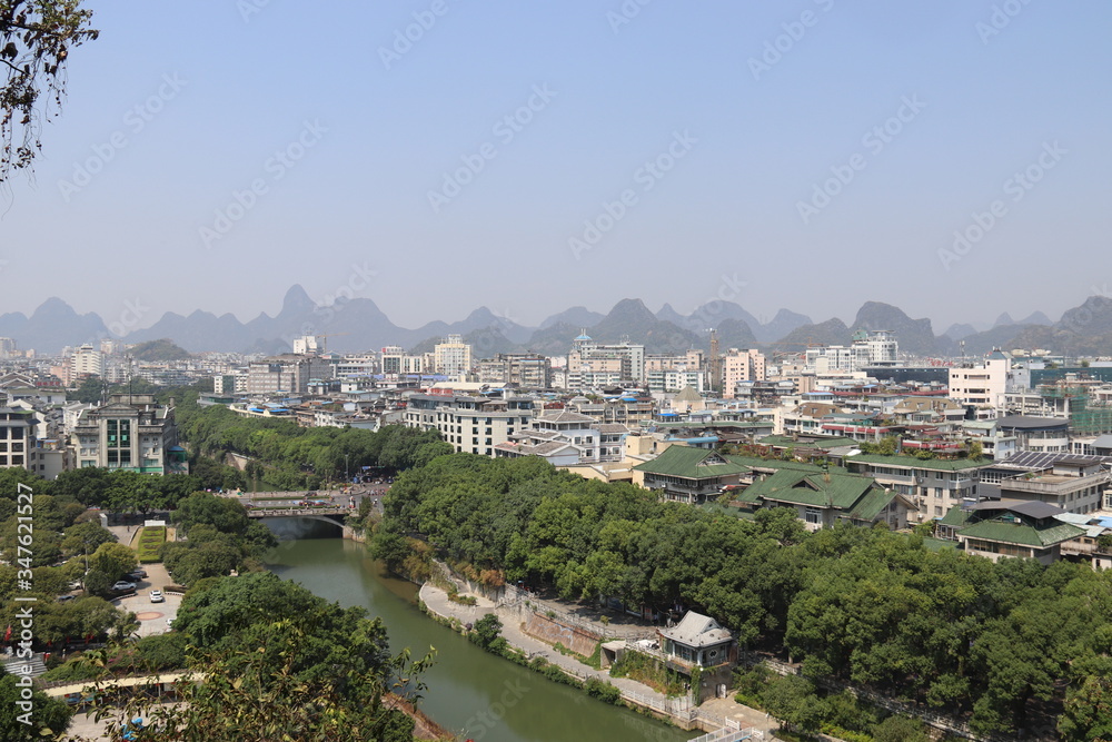 Paysage urbain et fleuve à Guilin, Chine