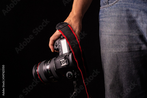 Fotógrafo segurando a câmera photo