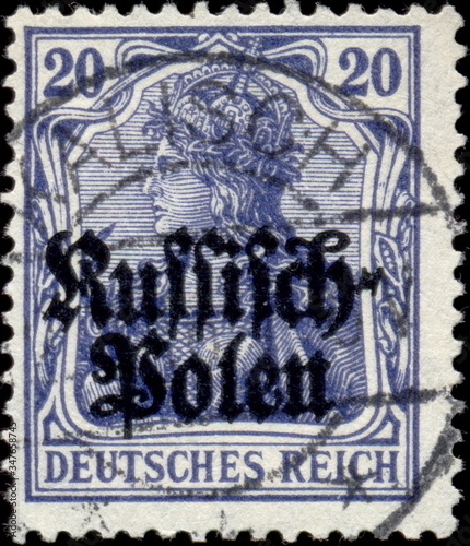 Kalisz / Kalisch. Niemiecki kasownik / datownik pocztowy odbity na znaczku pocztowym „Germania” z nadrukiem „Russich Polen” (niemiecka okupacja ziem Królestwa Polskiego 1915, 20 fenigów Fi.ON4). photo