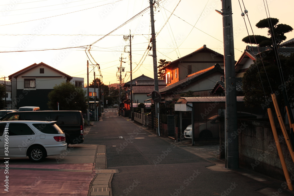 Fototapeta premium 朝日のあたる街