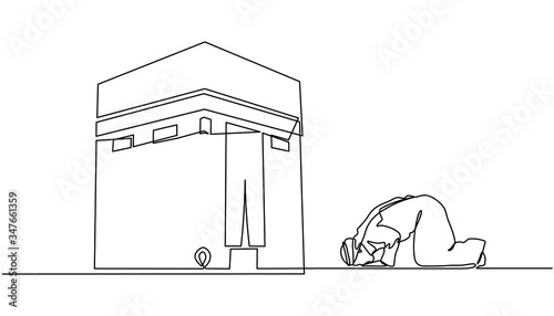 A continuous line drawing of a man facing the Ka'aba raised his hand in prayer. Muslim men pray for Allah and raise their hands facing the Kaaba. invitations to the Muslim community, ad presentation.