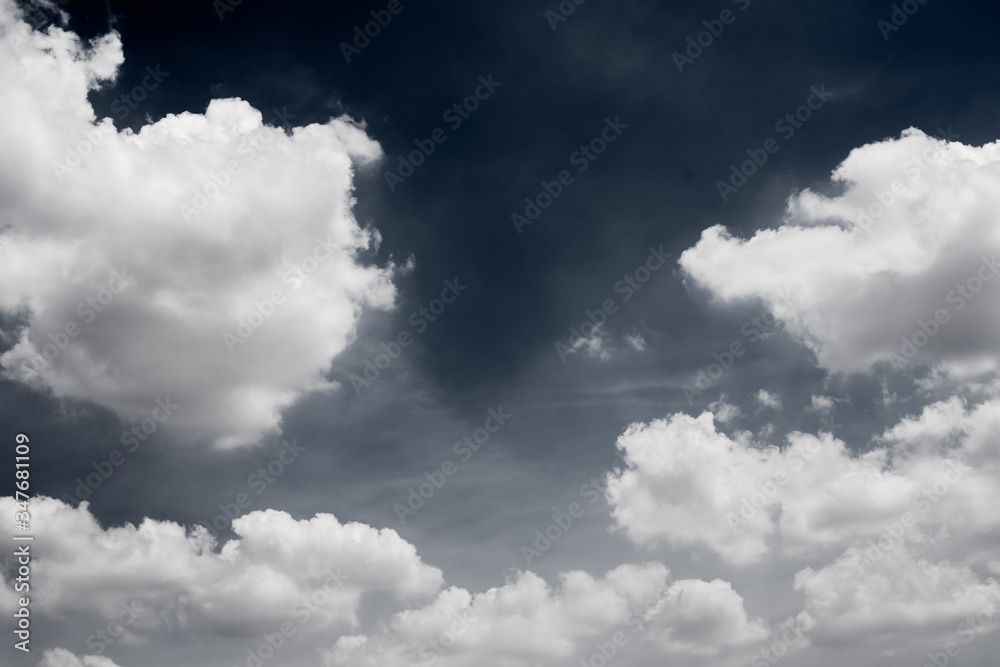 Obraz premium White cloud on dark sky.