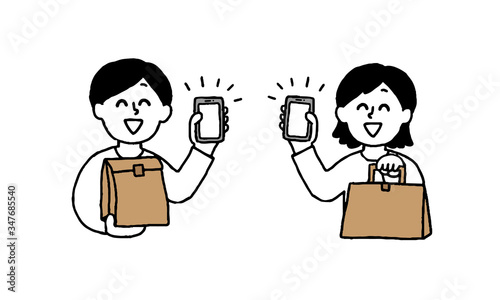 スマートフォンと紙袋を手にする男性女性（シンプル）