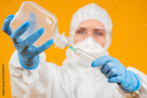 Employee of the laboratory ...