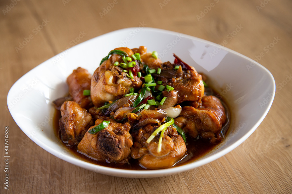 stew chicken with ginger and onion