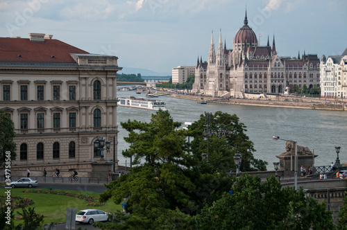 hungarian parliament budapest