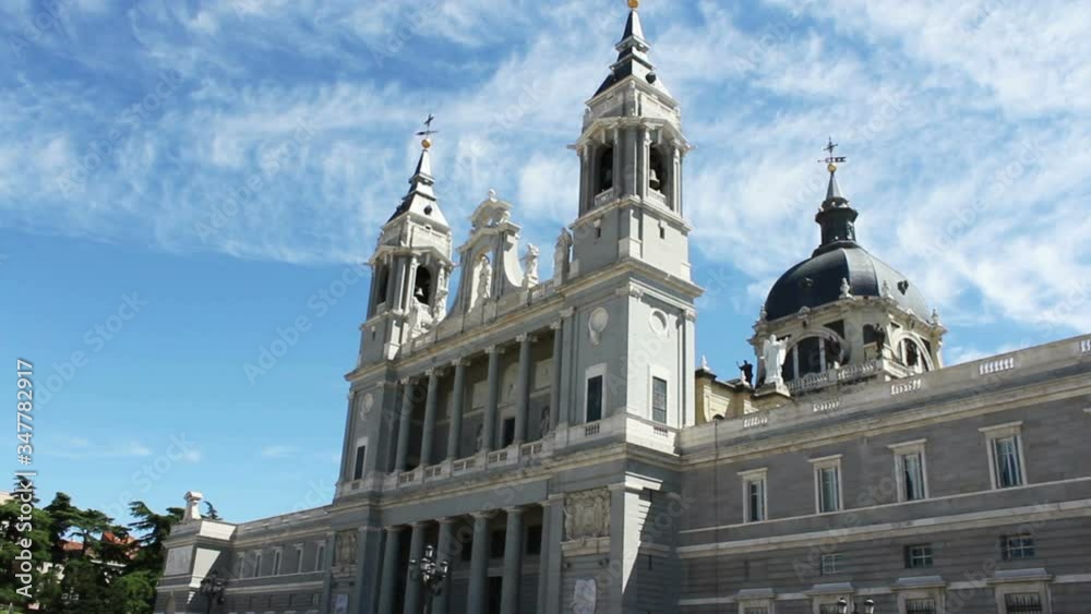 Almudena Church, Cathedral of Madrid, Time Lapse, Spain, 4k
Almudena Church, Cathedral of Madrid, Time Lapse, Spain, 4k