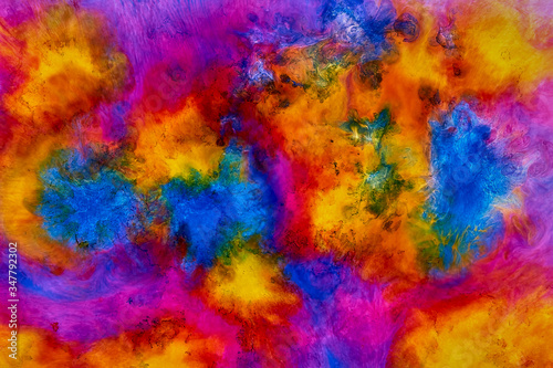 Kolorowe plamy w kształcie chmur. Intensywne kolory. fantazyjne wzory