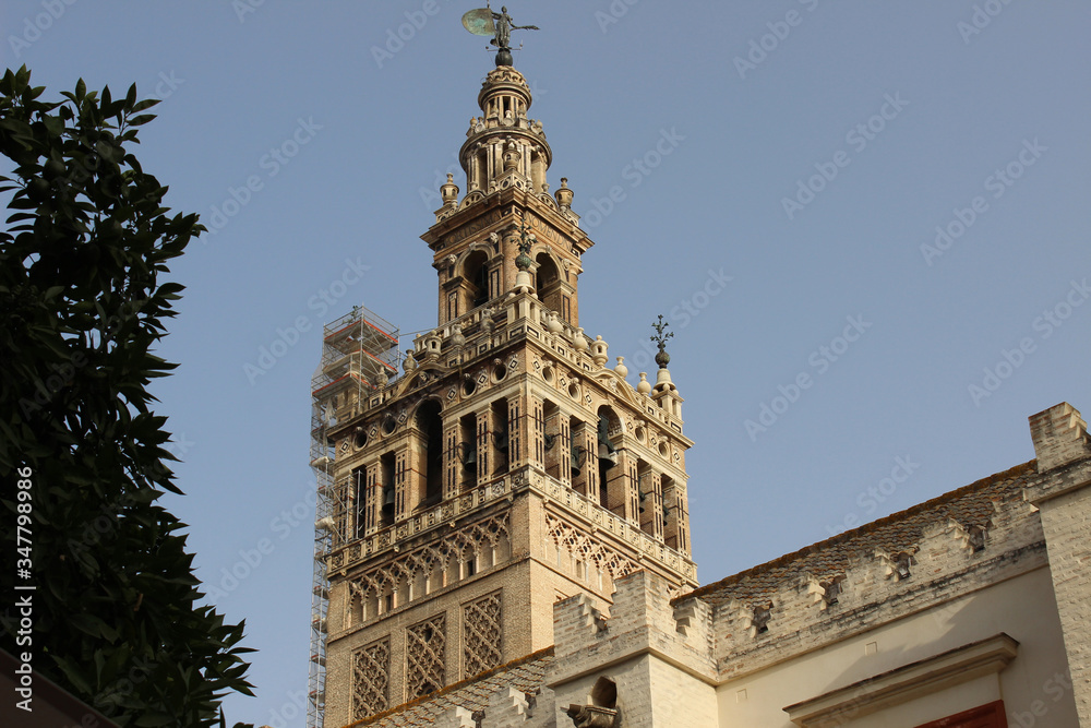 Torre de la Giralda de Sevilla, es la torre campanario de la catedral de Sevilla (Andalucía, España)