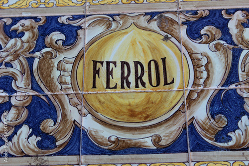 Azulejo sobre Ferrol en la plaza de España de Sevilla