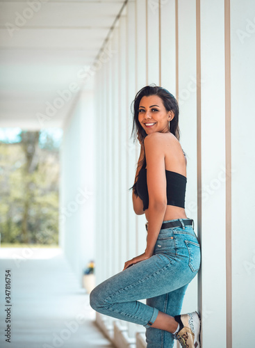 Beautiful Female Brunette Model Free Download Beautiful Female Brunette Model - GFXLoad