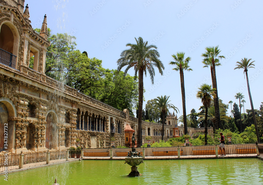 Fuente en los jardines del Real Alcázar de Sevilla
