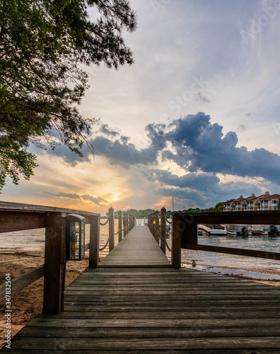 Foto Late afternoon thunderstorm rolls out on Lake Norman, NC