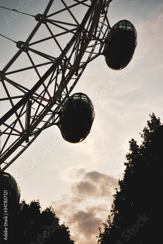 silhouette of a ferris wheel