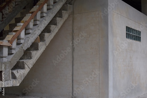 Unfinished stairway structure