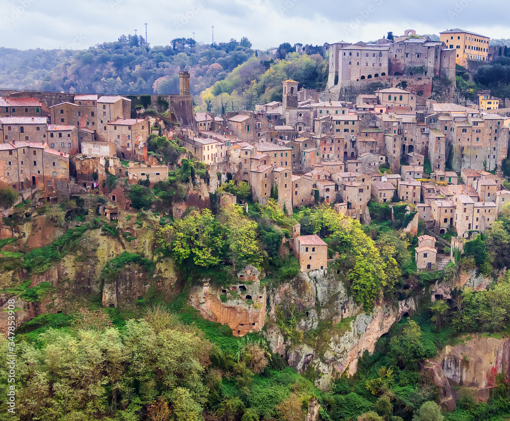 View from above on the ancient city of Sorano, in the Province of Grosseto, Tuscany (Toscana), Italy. Europe
