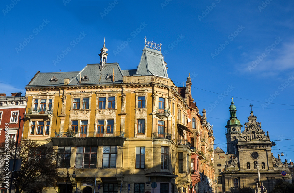 Obraz premium View to the Greek Catholic Church of St. Andrews (Bernardine Church) and monastery from the square of king Danylo in the old historic part of medieval city Lviv, Ukraine