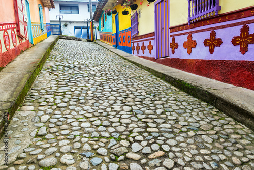 Canvas Print Cobbled Street Amidst Multi Colored Houses In Town