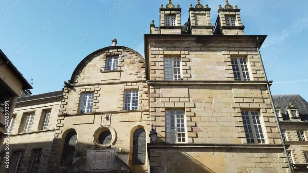 Brive-la-Gaillarde (Corrèze, France) - Hôtel de ville, ancien collège des Doctrinaires et salle des mariages