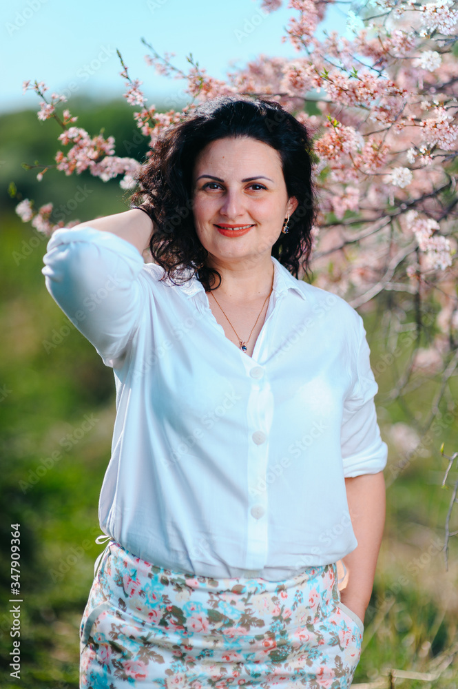 Fototapeta premium sexy, sun, walking, women, happiness, laughing, lovely, sunflower, eye, positive, person, sunny, natural, glamour, hair, cute, garden, flower, lifestyle, healthy, beauty, tree, outside, park, pretty, 