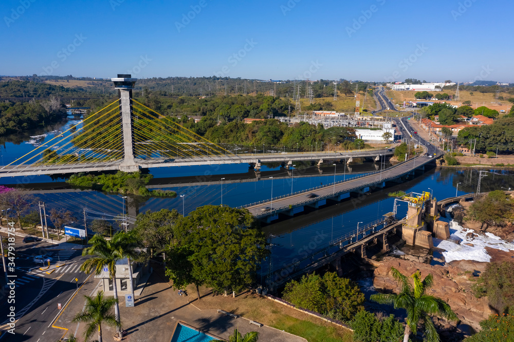 Obraz premium cable-stayed bridge over the Tiete river seen from the top in Salto, Sao Paulo, Brazil