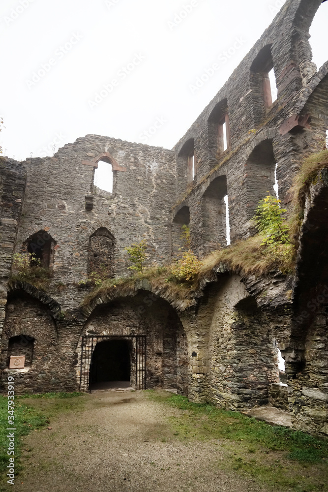 Alte Stadt. Ruine. Schloss.