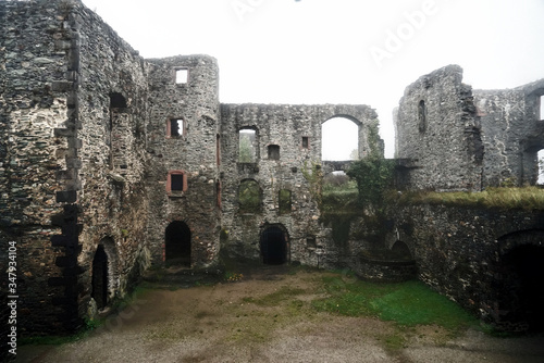 Alte Stadt. Ruine. Schloss.