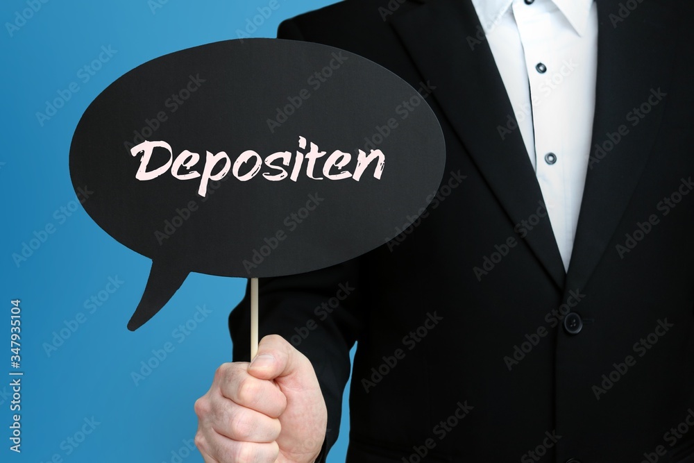 Depositen. Mann im Anzug hält Sprechblase in der Hand. Der Text Depositen steht im Schild. Blauer Hintergrund. Geschäftsmann für Business, Finanzen, Statistik Depositen. Mann im Anzug hält Sprechblase in der Hand. Der Text Depositen steht im Schild. Blauer Hintergrund. Geschäftsmann für Business, Finanzen, Statistik