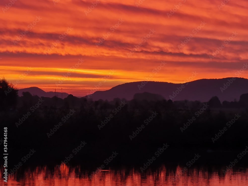 Obraz premium sunset in the mountains