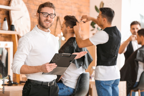 Professional hairdresser du...