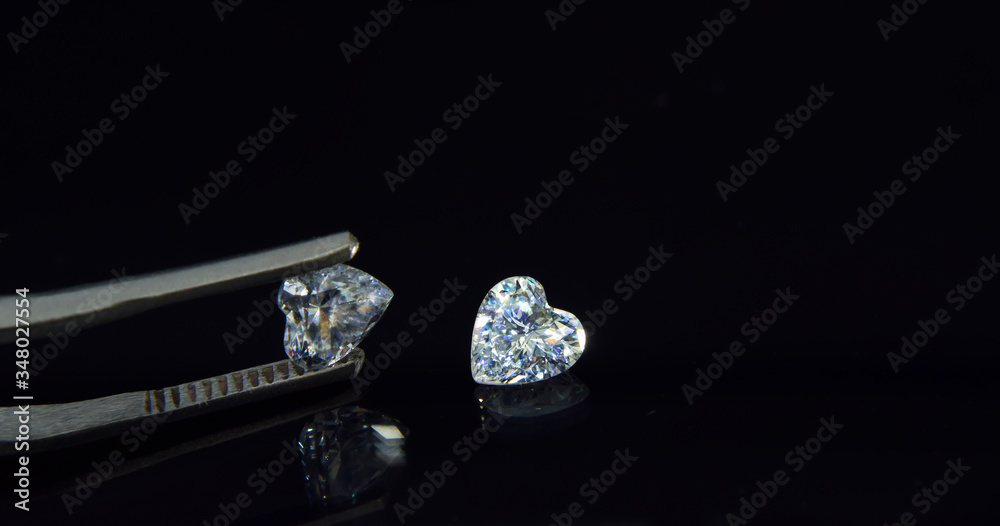 Heart shaped diamond
That has glitter on the black pin for making jewelry Heart shaped diamond
That has glitter on the black pin for making jewelry