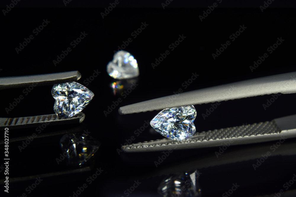Heart shaped diamond
That has glitter on the black pin for making jewelry Heart shaped diamond
That has glitter on the black pin for making jewelry