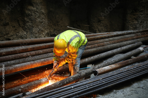 Εκτύπωση καμβά an ironworker