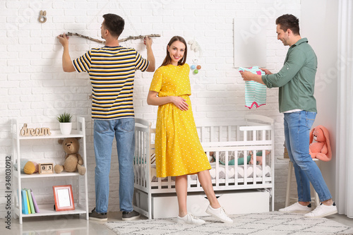 Gay couple with pregnant wo...
