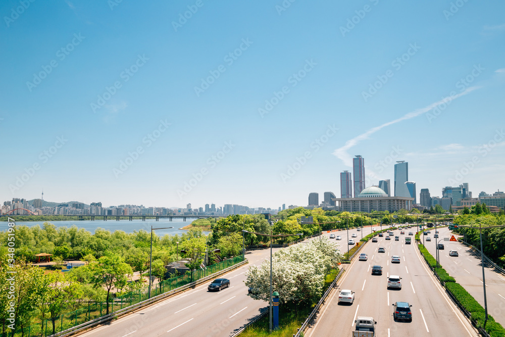 Obraz premium Yeouido modern cityscape and Han river park in Seoul, Korea