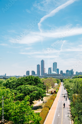 Canvas Print Yeouido modern cityscape and Han river park in Seoul, Korea