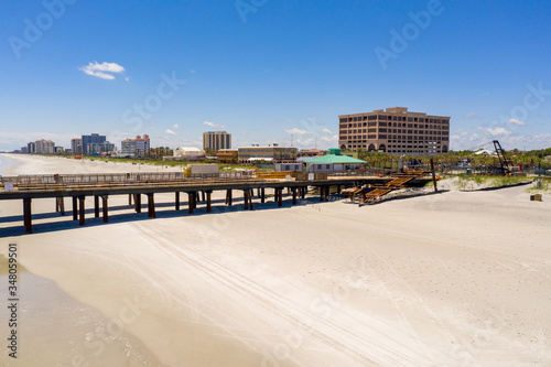 Fototapeta Naklejka Na Ścianę i Meble -  Jacksonville Beach pier under renovation and construction