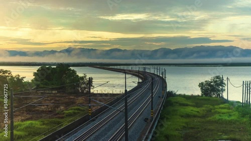 Time Lapse : Floating Railway Over Taiping Lake. HD