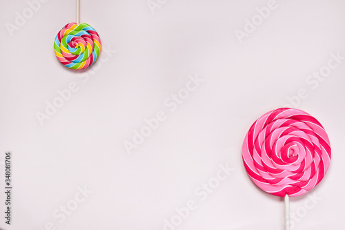 Above and below, round multi-colored sweets of different sizes