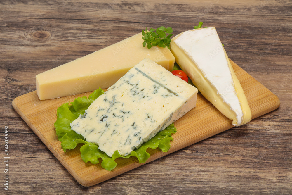 Cheese triangle mix - gorgonzola, brie, parmesan Cheese triangle mix - gorgonzola, brie, parmesan