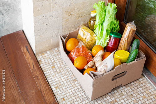 фотографія Food delivery or Donation Box during covid quarantine
