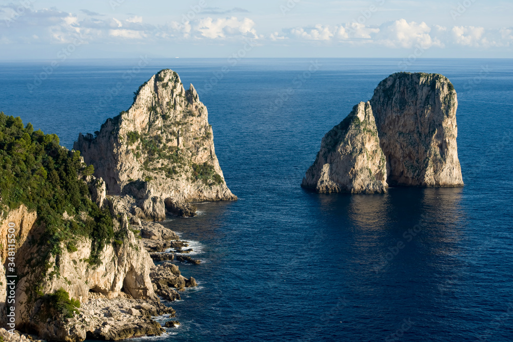  monumento natural los farallones de capri, italia