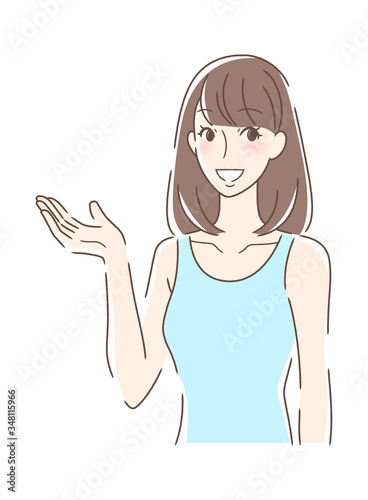 笑顔で手のひらを差し出す女性
