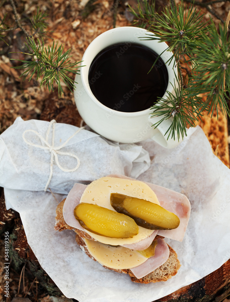 breakfast, afternoon tea in the woods. Coffee and sandwiches served in the woods on the tree. A break in the journey. A break at work in the forest.