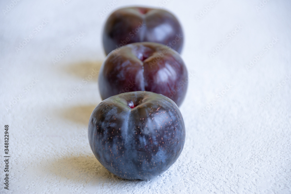 Obraz premium plums on a grey cocncrete background