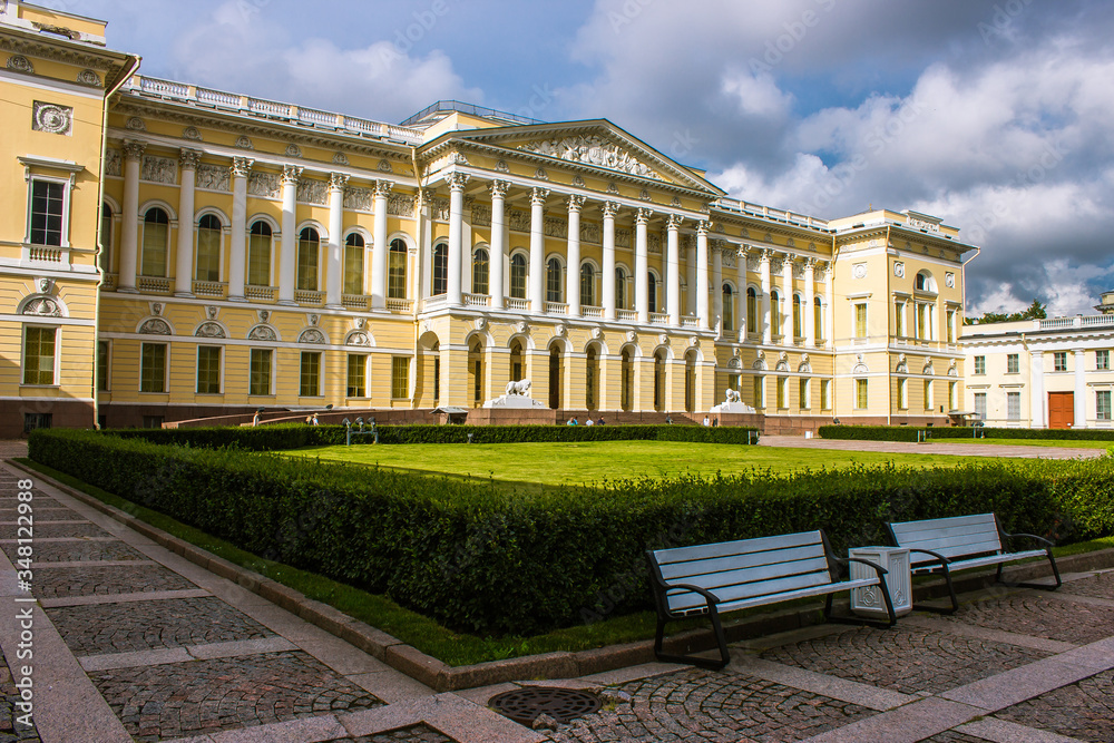 Fototapeta premium Russia. St. Petersburg. City landscape. Green lawn. Benches on the sidewalks.