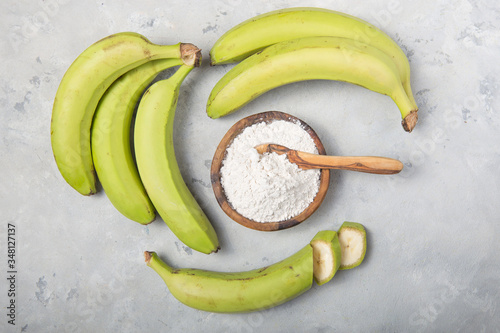 Bilde på lerret Raw and dried green bananas, plantain flour, resistant flour, prebiotic food, gu